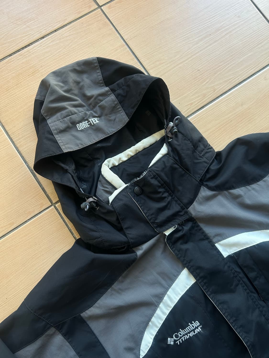 컬럼비아 티타늄 고어텍스 바람막이2XL 상품이미지2