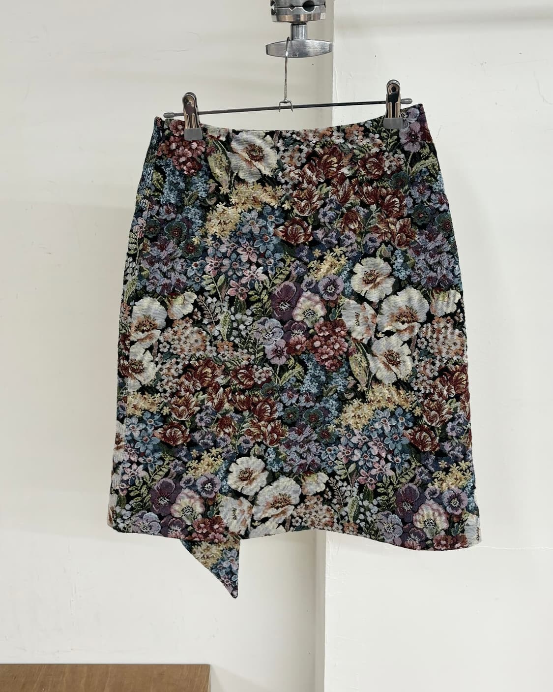 슈슈통 플라워 자카드 미디 스커트 상품이미지4