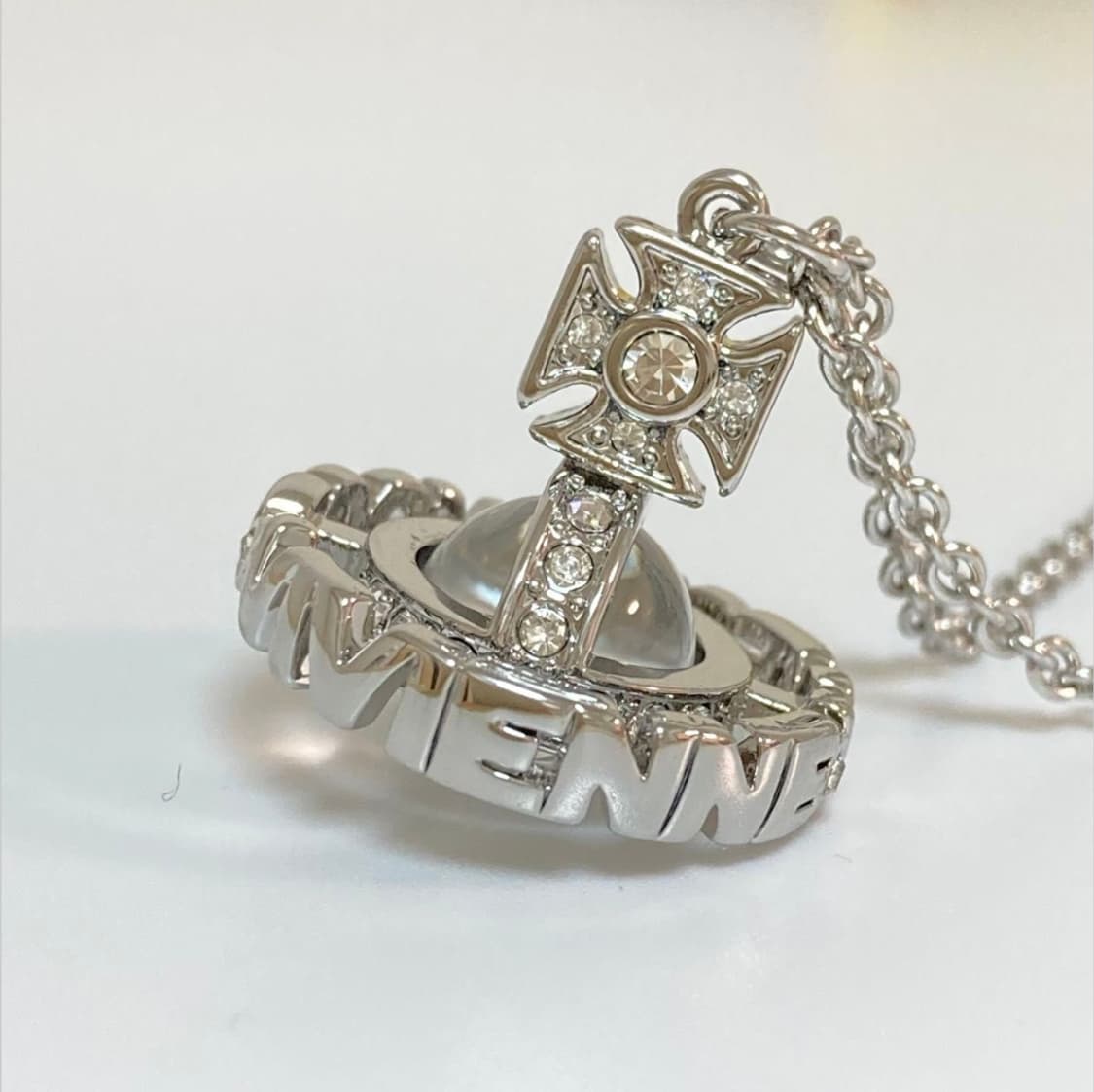 비비안웨스트우드 아카이브 화이트 크리스탈 레터링 orb 팬던트 목걸이 상품이미지1