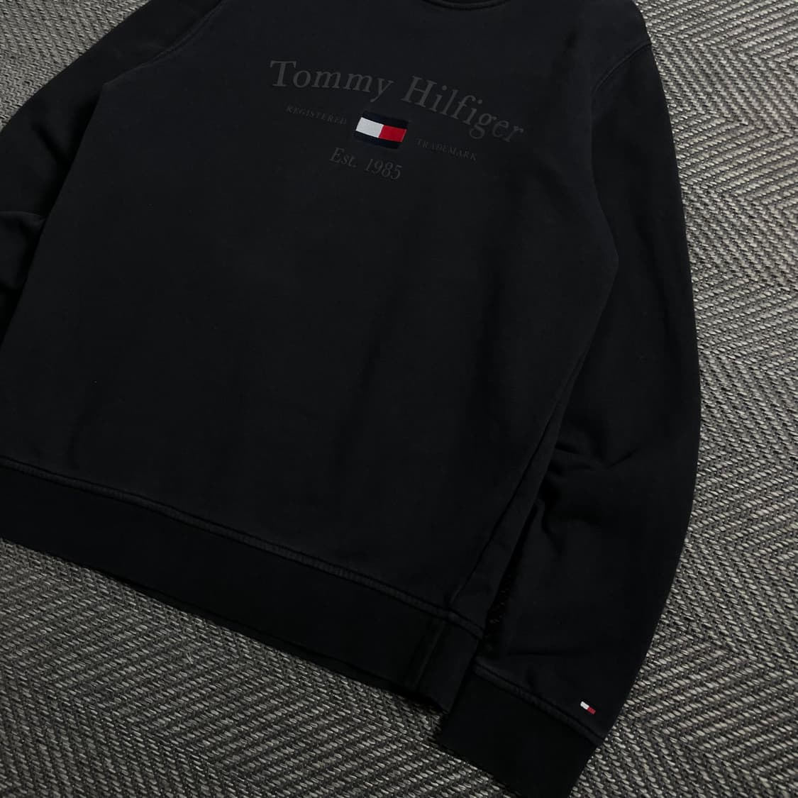 타미힐피거 센터 자수로고 맨투맨 블랙o 4512 상품이미지2