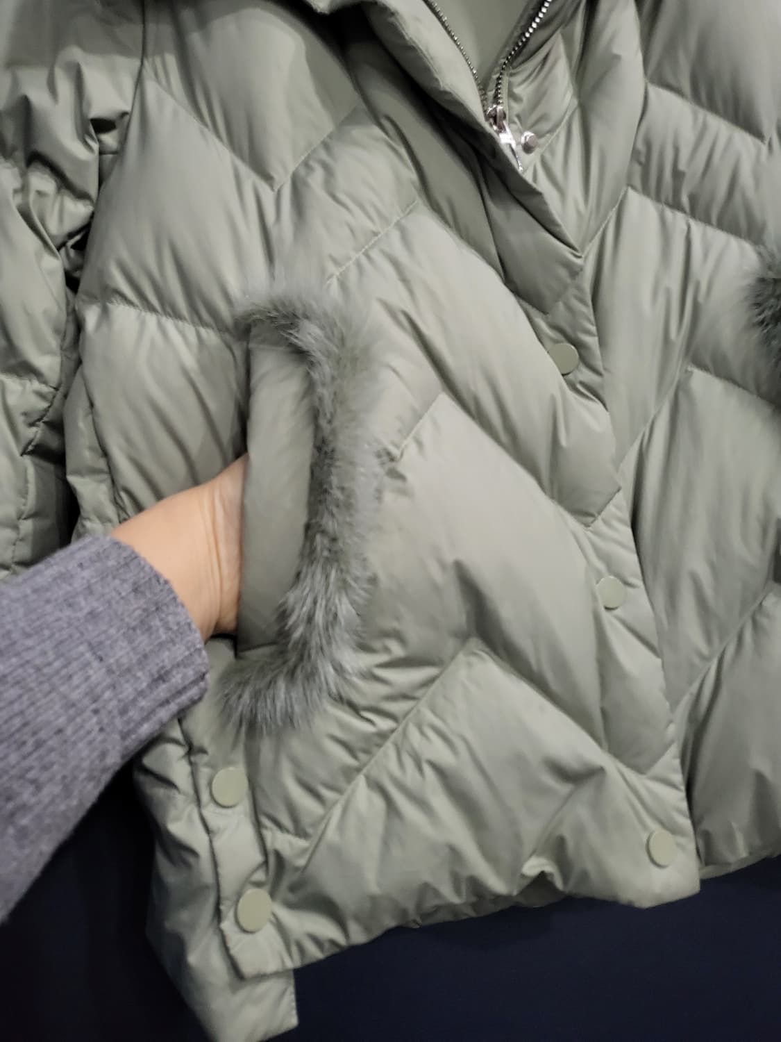 퀼딩 넥 구스다운 포켓밍크 패딩 상품이미지4