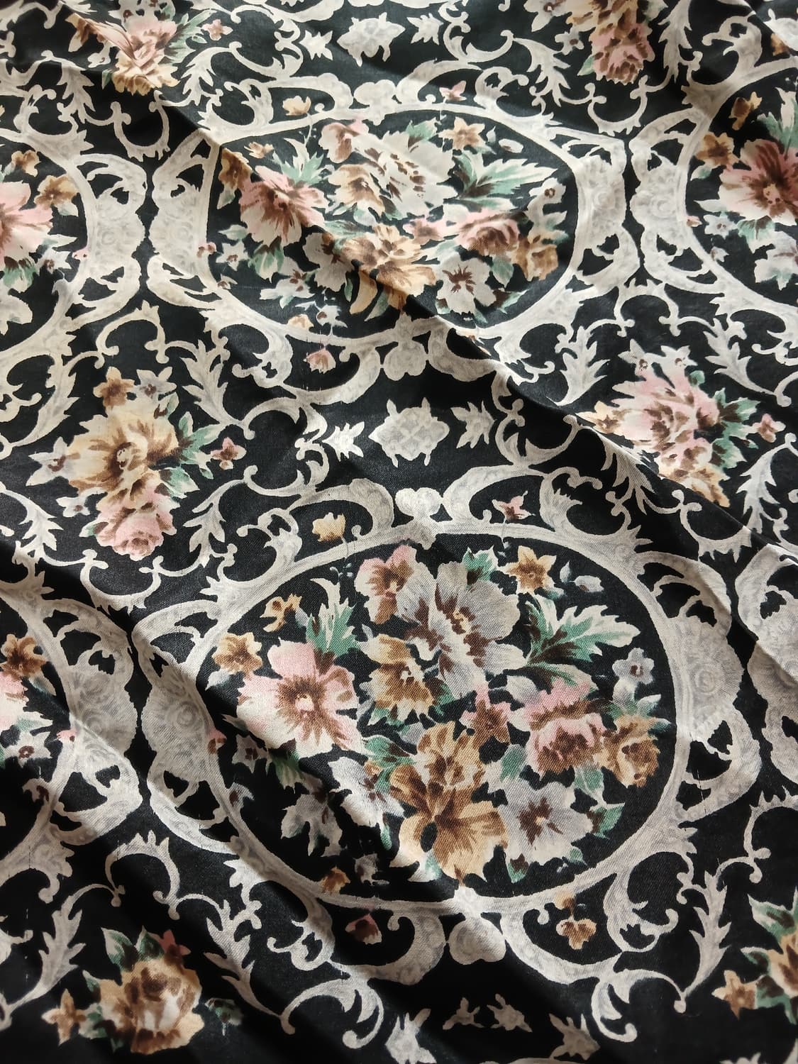 플라워 블랙 실크스카프  상품이미지2