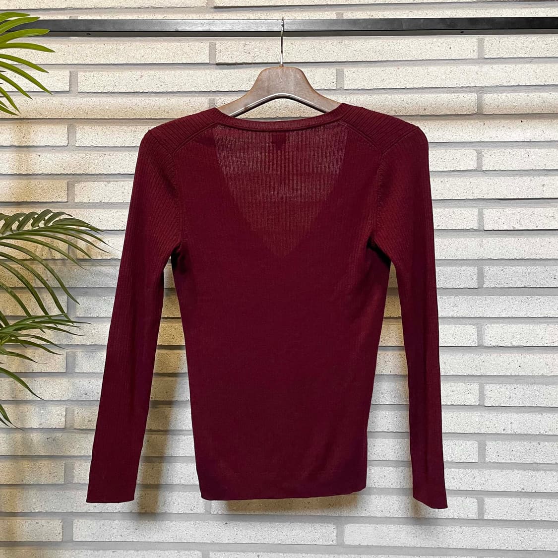 캘빈클라인 울 골지 니트 브이넥 슬림핏 디테일 버건디 와인 상품이미지3