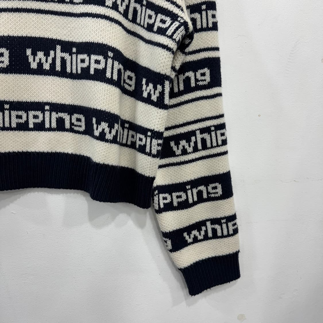 피그먼트 스트라이프 니트 상품이미지2