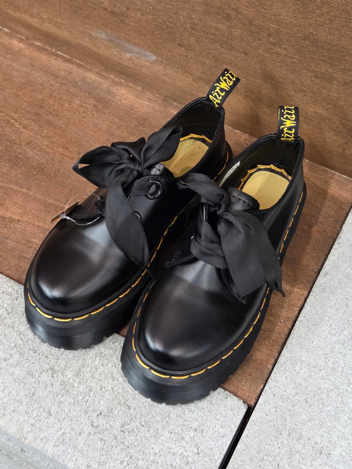 Dr.Martens 닥터마틴 홀리쿼드 상품이미지1