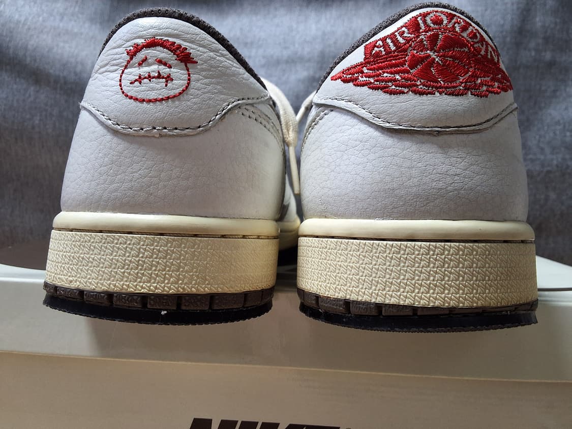 나이키 에어 조던1 트래비스 스캇 리버스모카 상품이미지6