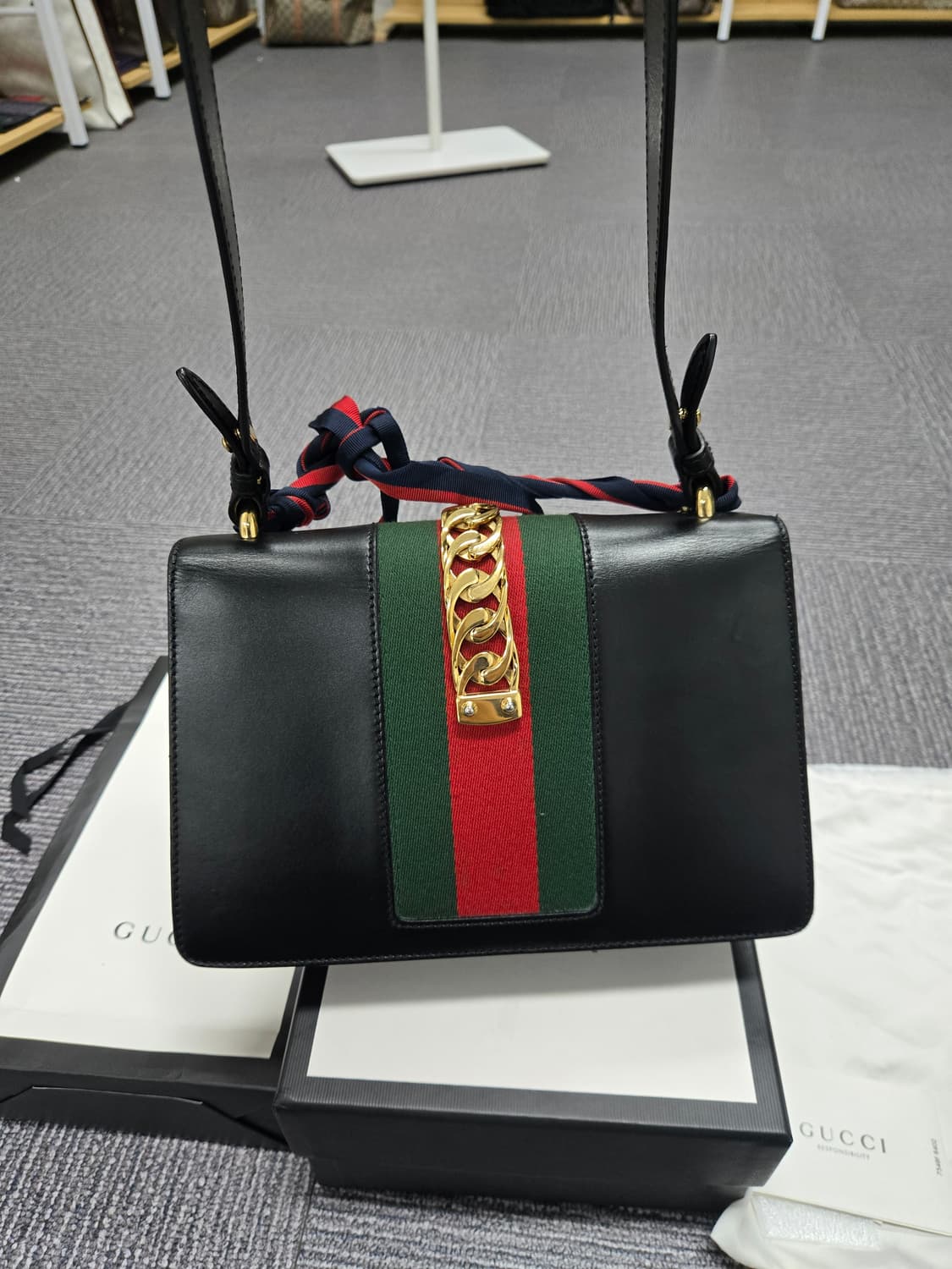 [특가][정품]구찌 실비백 블랙 상품이미지3