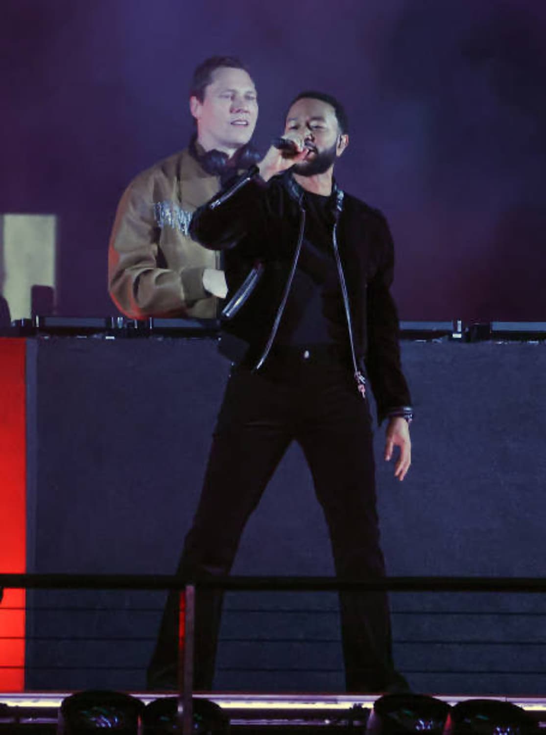 새상품) 톰포드 2024 f/w 시퀸 벨벳 카프레더 보머 자켓 상품이미지1