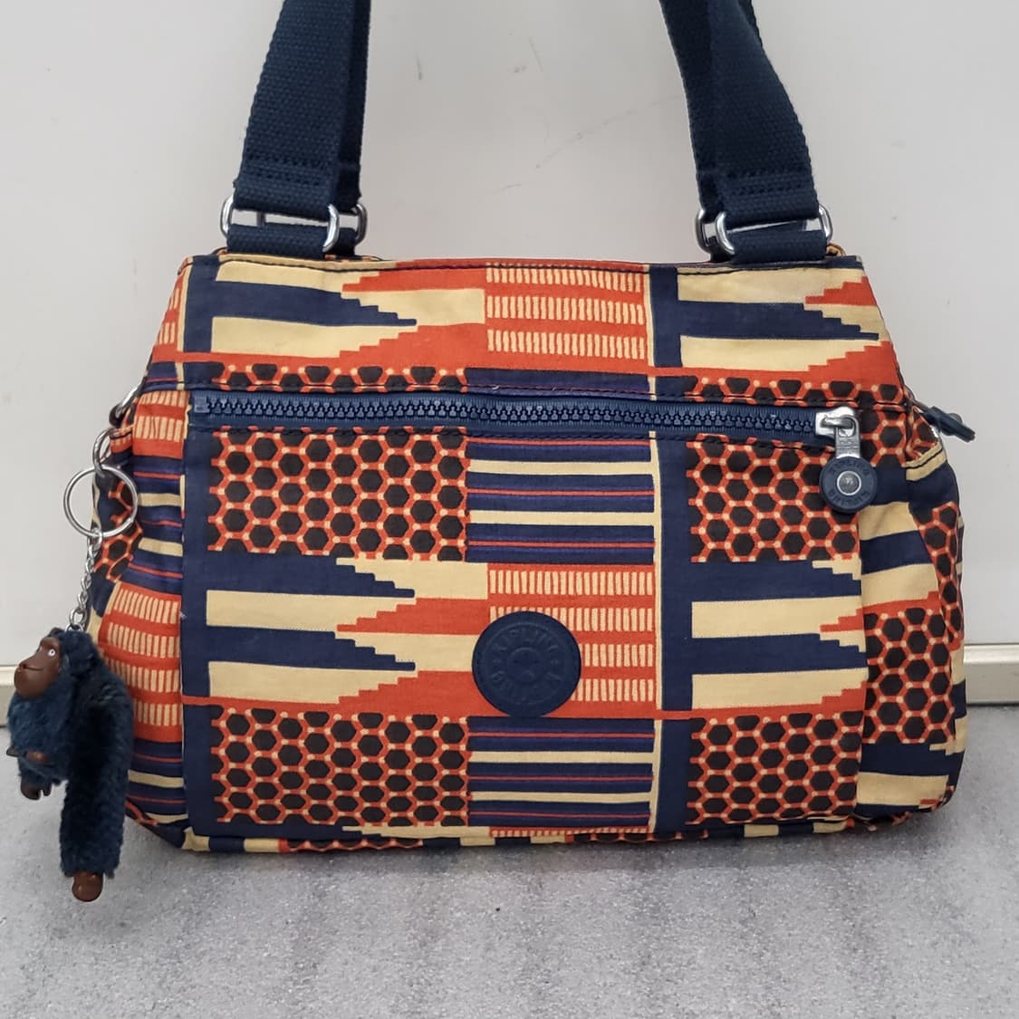 키플링 특유의 패턴이 돋보이는 토트백 상품이미지2