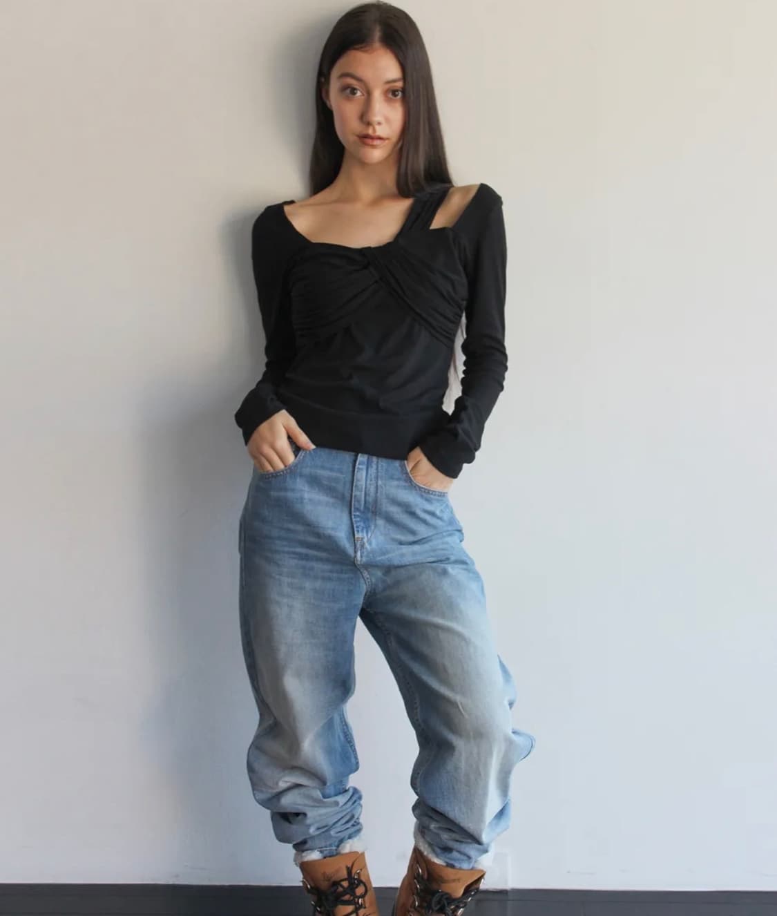 Yuheelee Long sleeve twist top / Black 상품이미지1