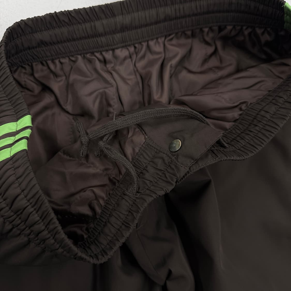 아디다스 00s 초코브라운 삼선 올드스쿨 와이드 바람막이 트랙팬츠 상품이미지4