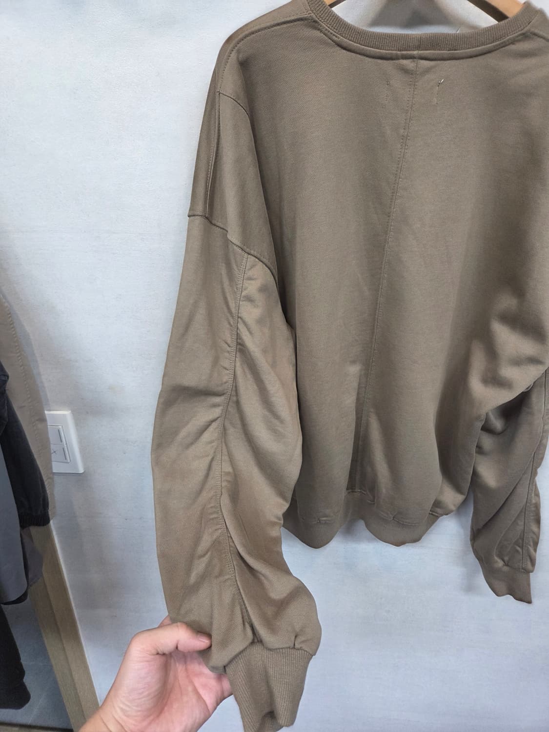 파르티멘토 절개 루즈핏 맨투맨 m 상품이미지3