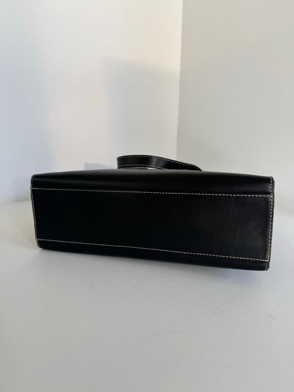 랄프로렌 화이트 스티치 가죽 숄더백 상품이미지5