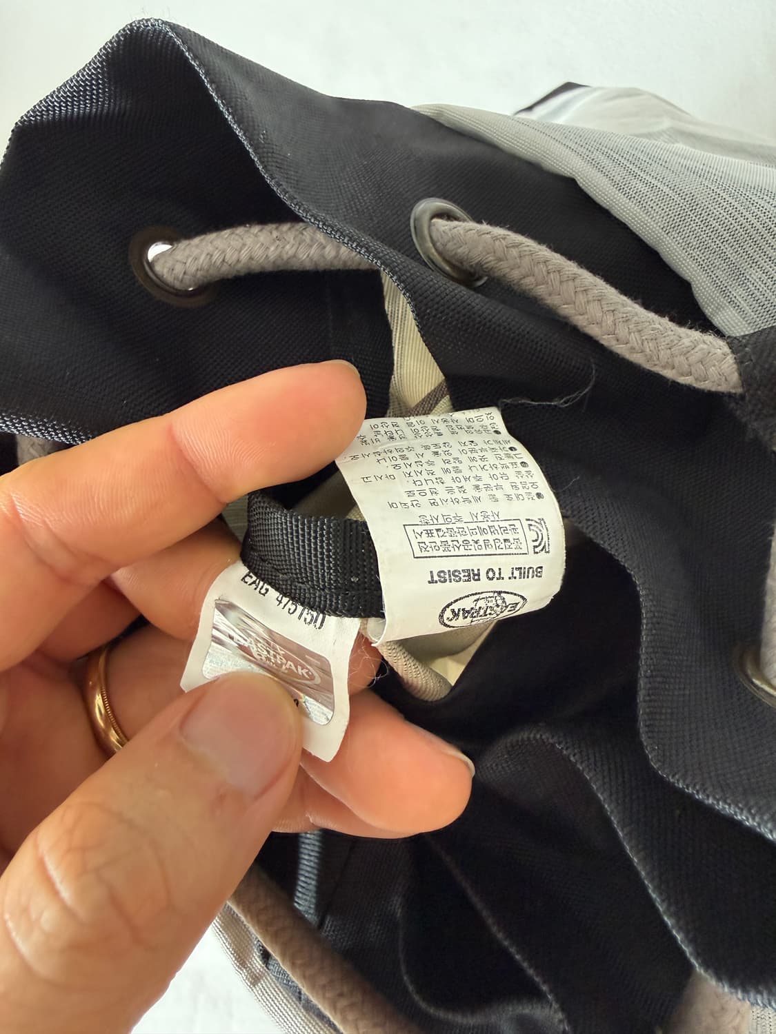 이스트팩(EASTPAK) 복조리 백팩(큰 사이즈, 어깨끈 안쪽면 묻어남) 상품이미지8
