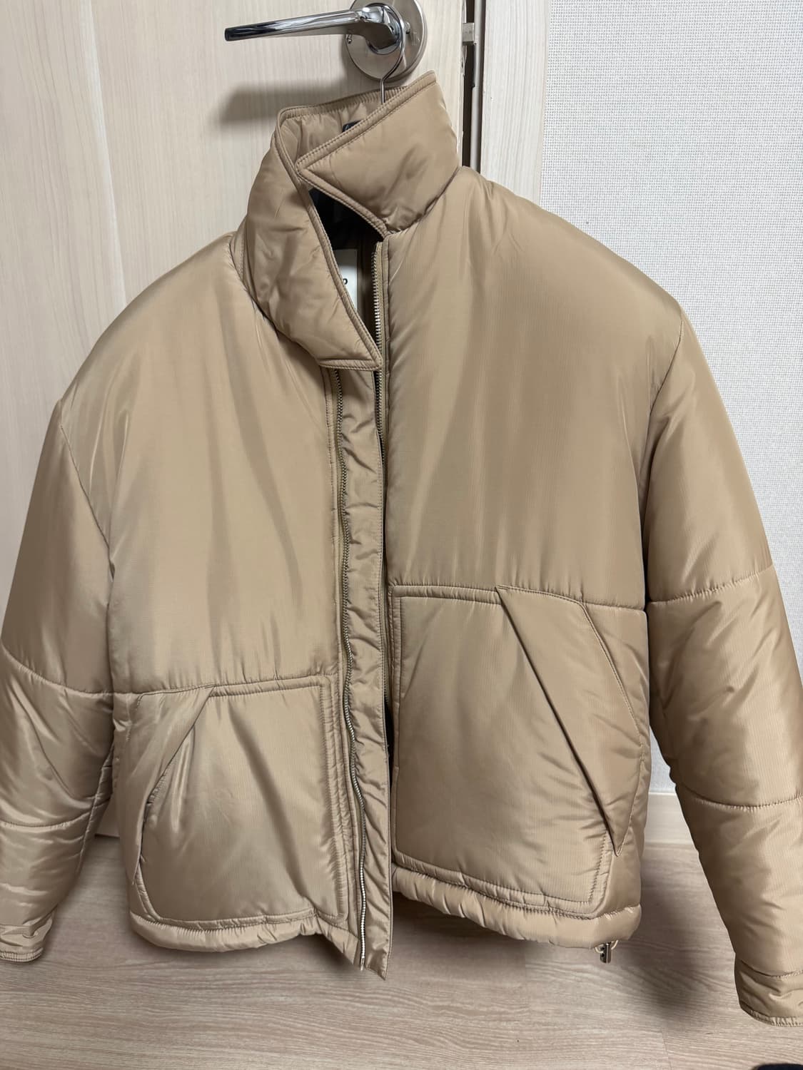 산드로옴므 카라 베이지 크롭 패딩 상품이미지1