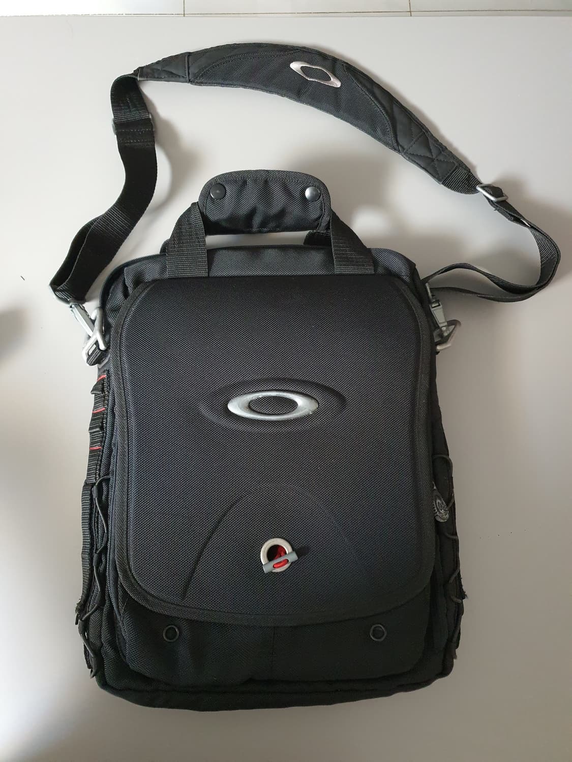 오클리 메신저백 상품이미지1