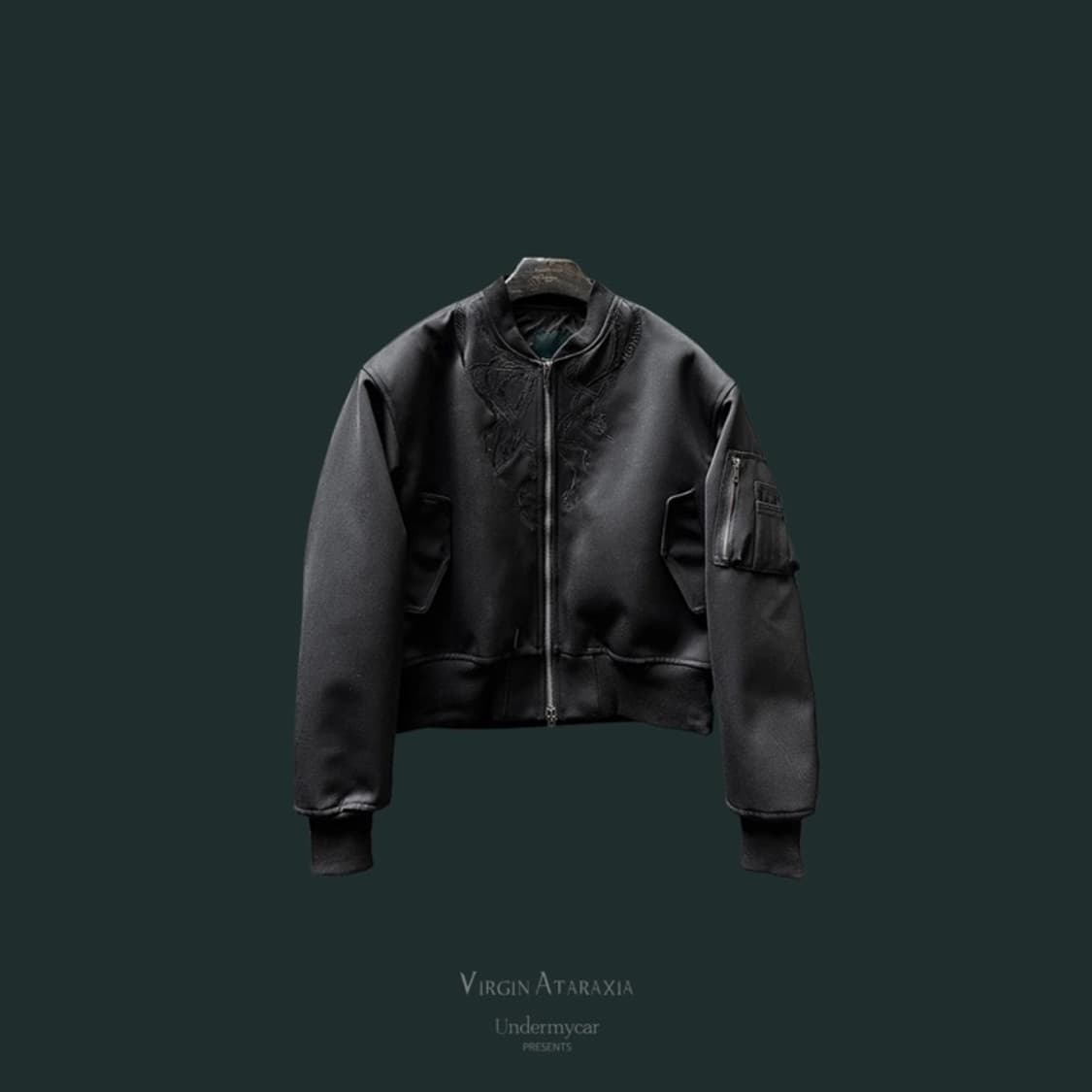 언더마이카 25SS BLACK MAMBA 크롭 패티드 MA-1 상품이미지1