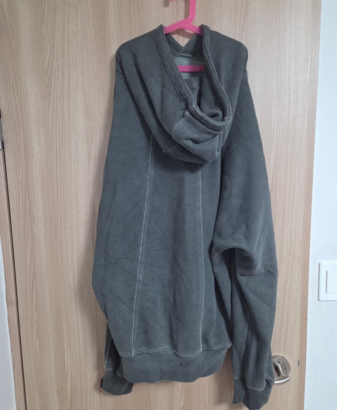 왕관 핸드 스프레이 피그먼트 오버핏 후드티 카키 상품이미지5
