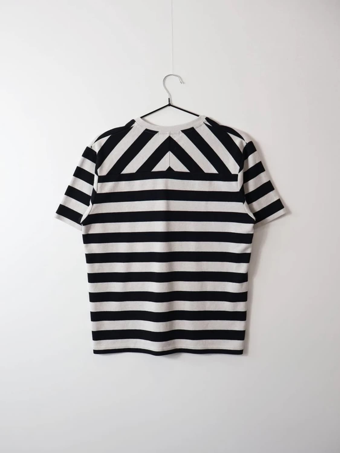 United Arrows Stripe V Neck Tee 상품이미지4