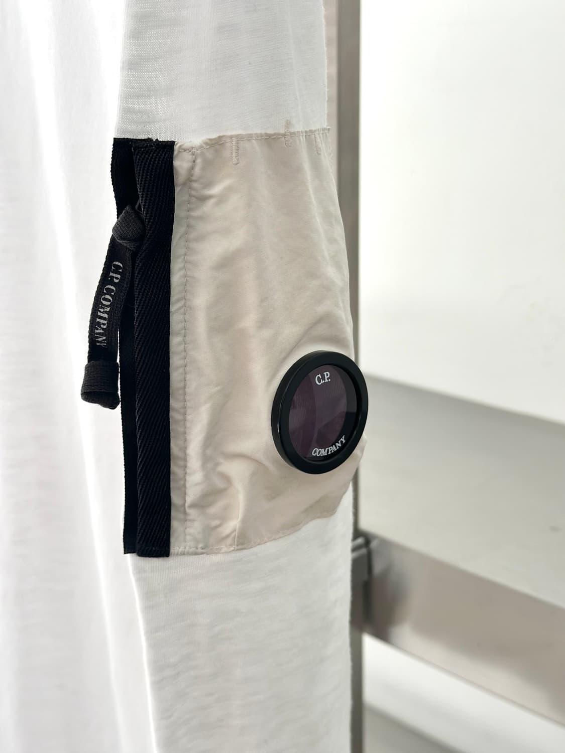 C.P컴퍼니 렌즈와펜 나일론 포켓 화이트 맨투맨  상품이미지6