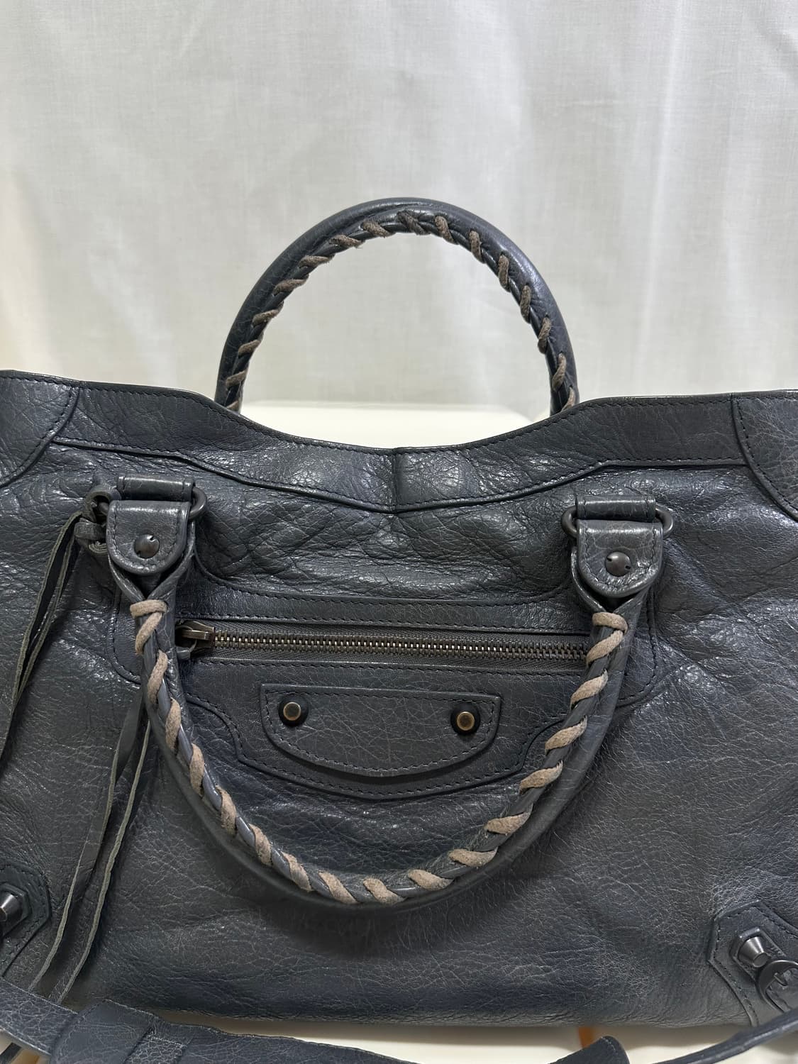 [A 정품] 발렌시아가 시티 모터백 미디움 다크그레이 상품이미지5