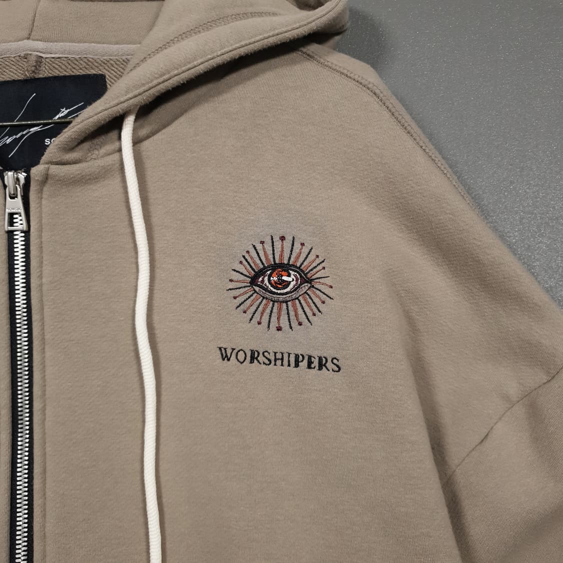 M (95) 송지오 옴므 멀티 자수 패치 포인트 후드집업 베이지 정품 상품이미지3