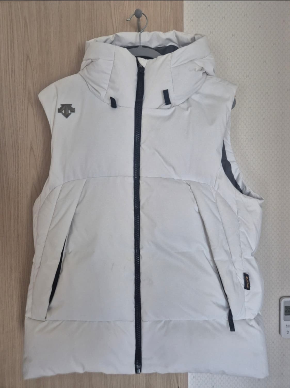 데상트 화이트 패딩조끼 xl (105) 상품이미지1