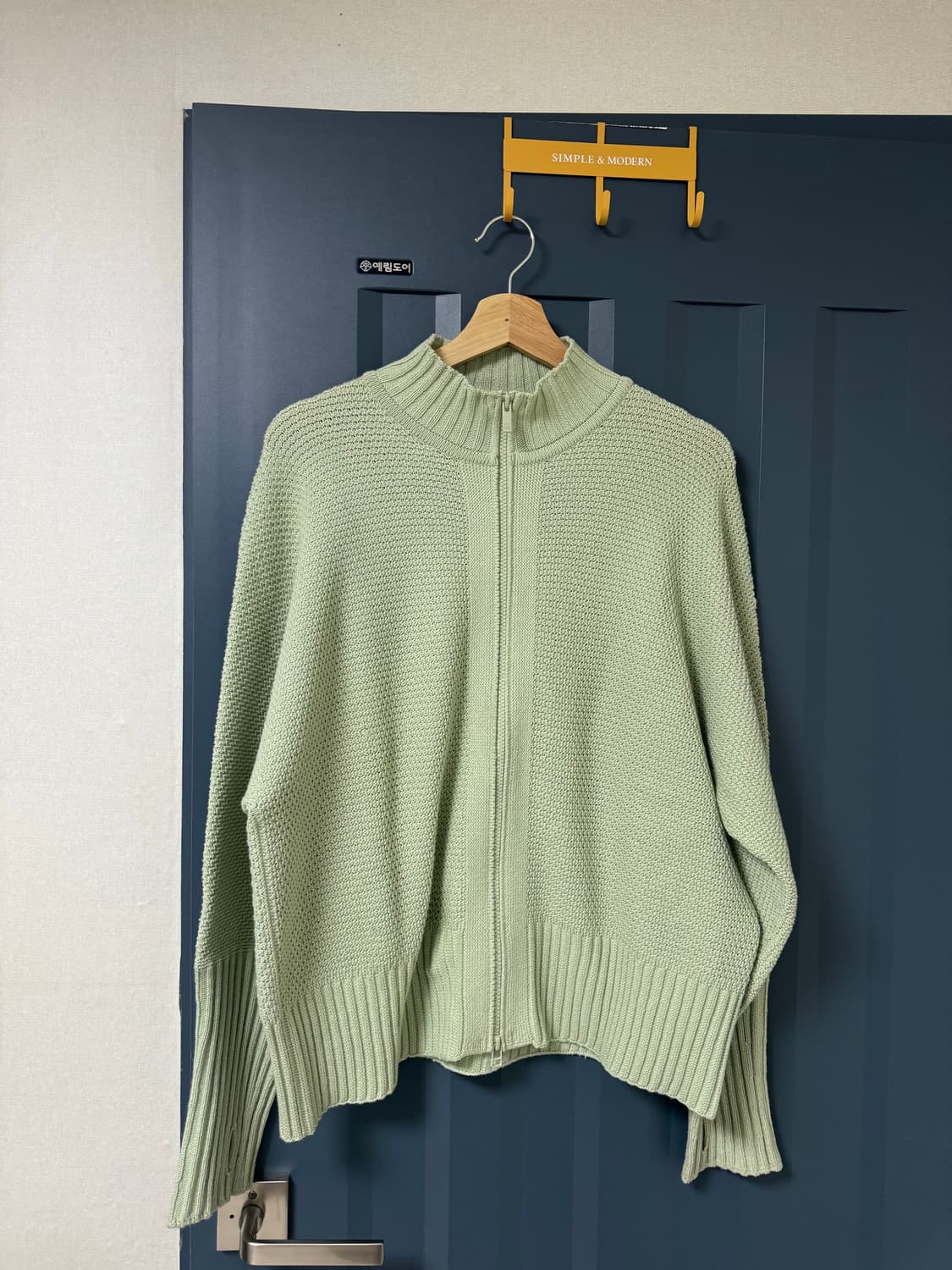 옴므플리세 집업 상품이미지1