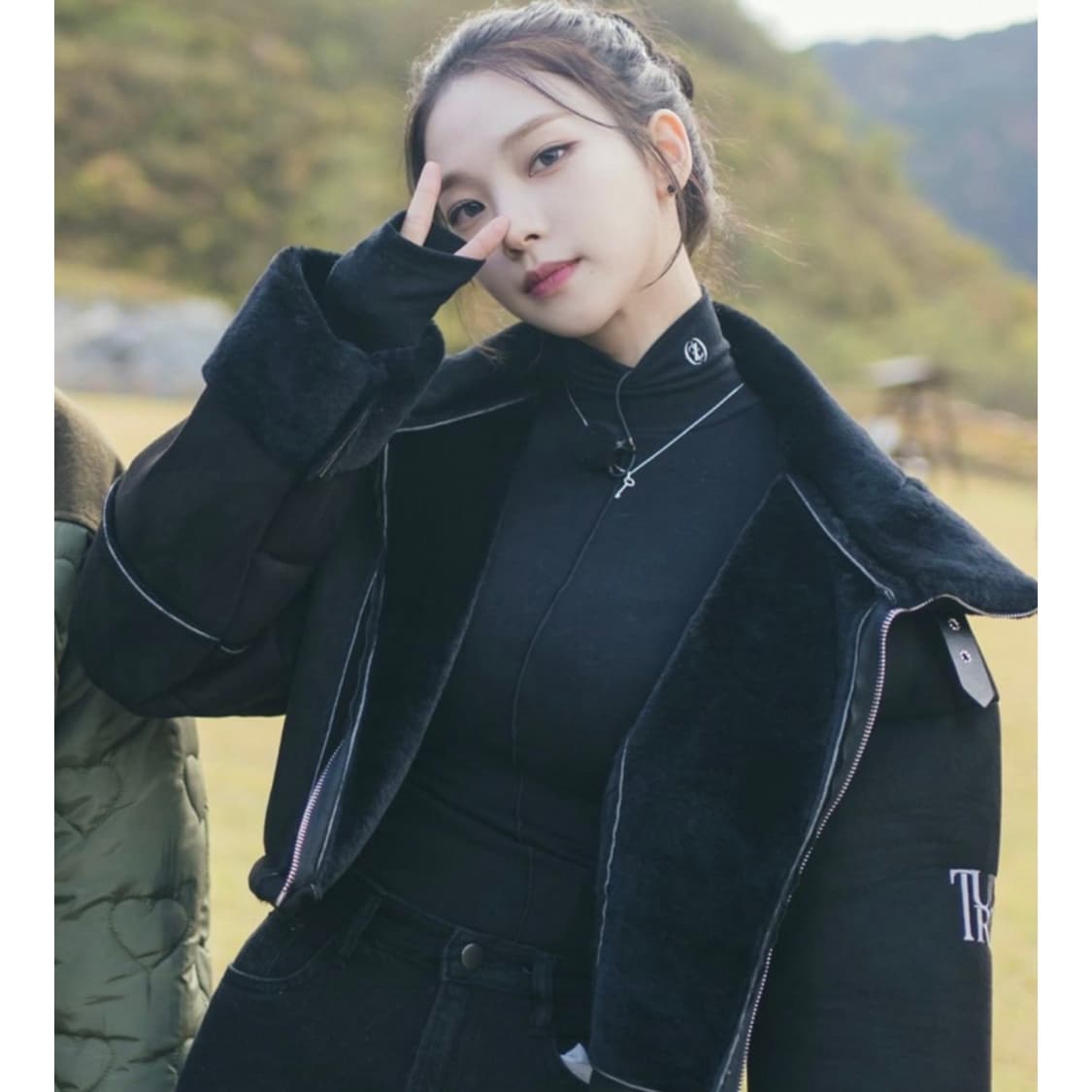 TURE 티유알이 무스탕 블랙 새제품(카리나 착용) 상품이미지1