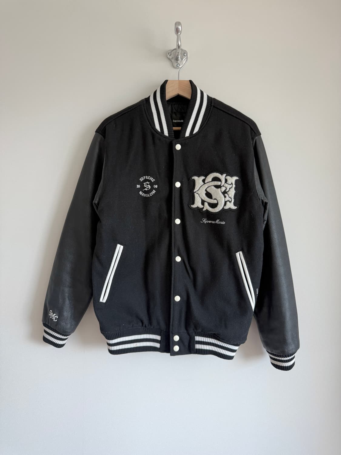 슈프림매니아(Supreme Mania) 굿즈 스타디움 점퍼 상품이미지1