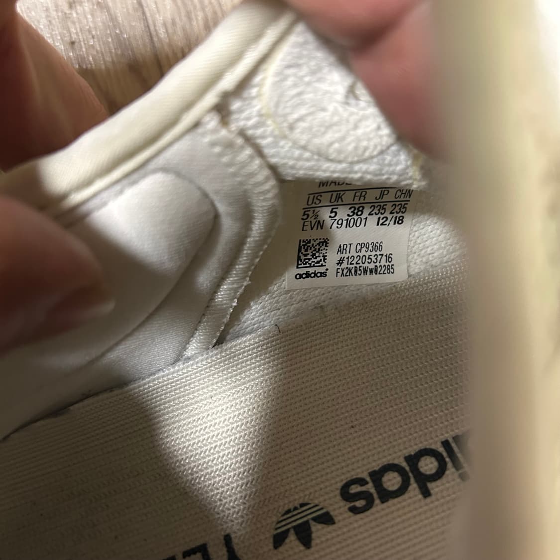 아디다스 이지부스트 트리플화이트 235 상품이미지3