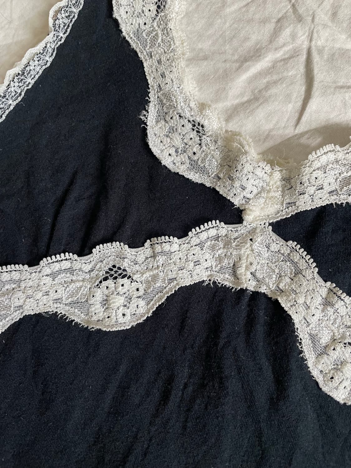 레이스 배색 슬리브리스 캐미솔 탑 상품이미지2