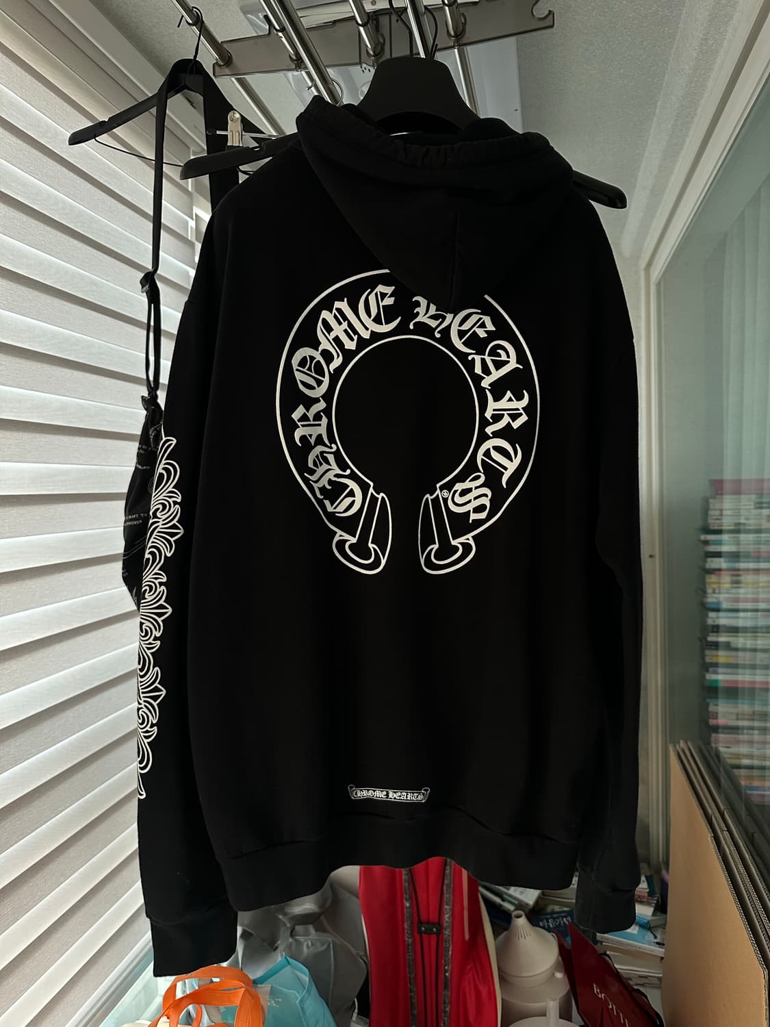 [L] 크롬하츠 홀스슈 플로랄 후드 블랙 판매합니다 상품이미지3