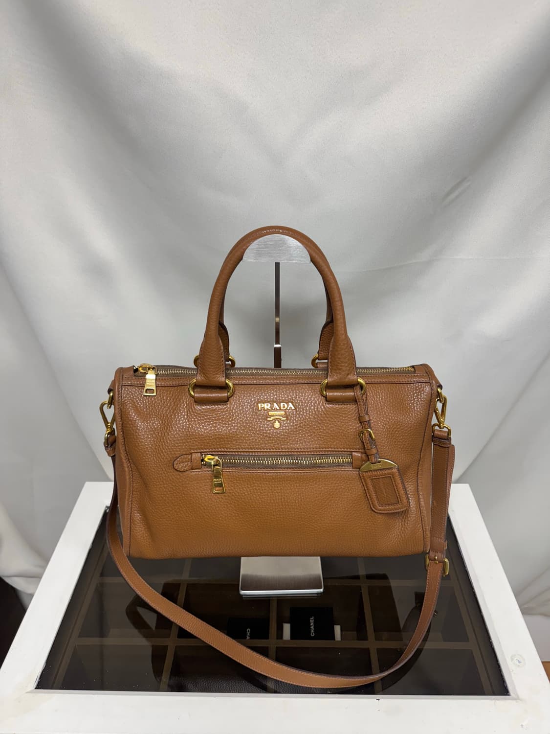 정품 프라다 레더 모터백 상품이미지1