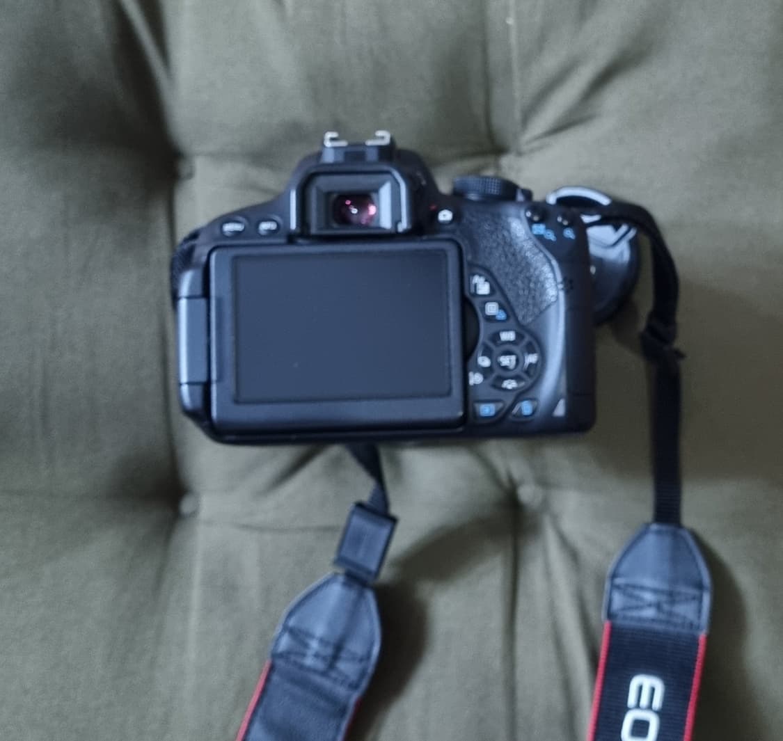 캐논 EOS 700D DSLR 카메라와 렌즈 팝니다. 상품이미지8