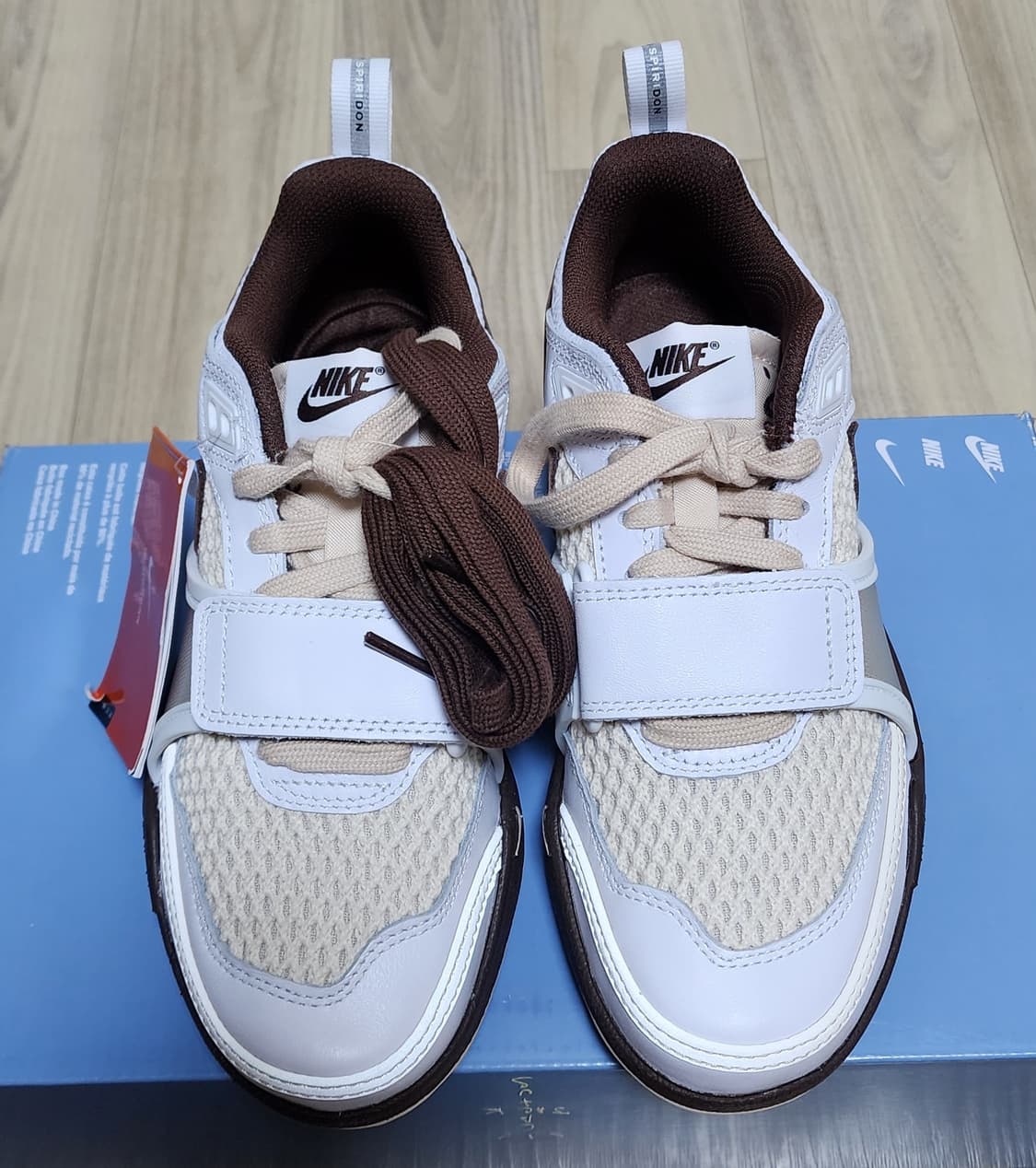 [230] 나이키 x 스캇 줌 필드 잭스 화이트 앤 라이트 초콜릿 상품이미지4