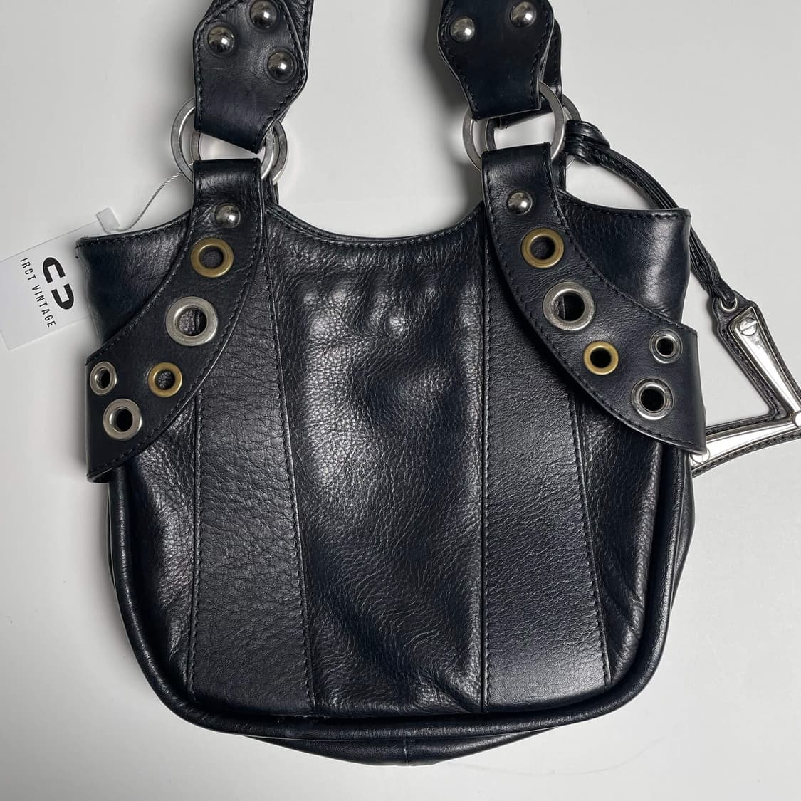 Vivia 아일렛 디테일 레더 백 (italy) 상품이미지6