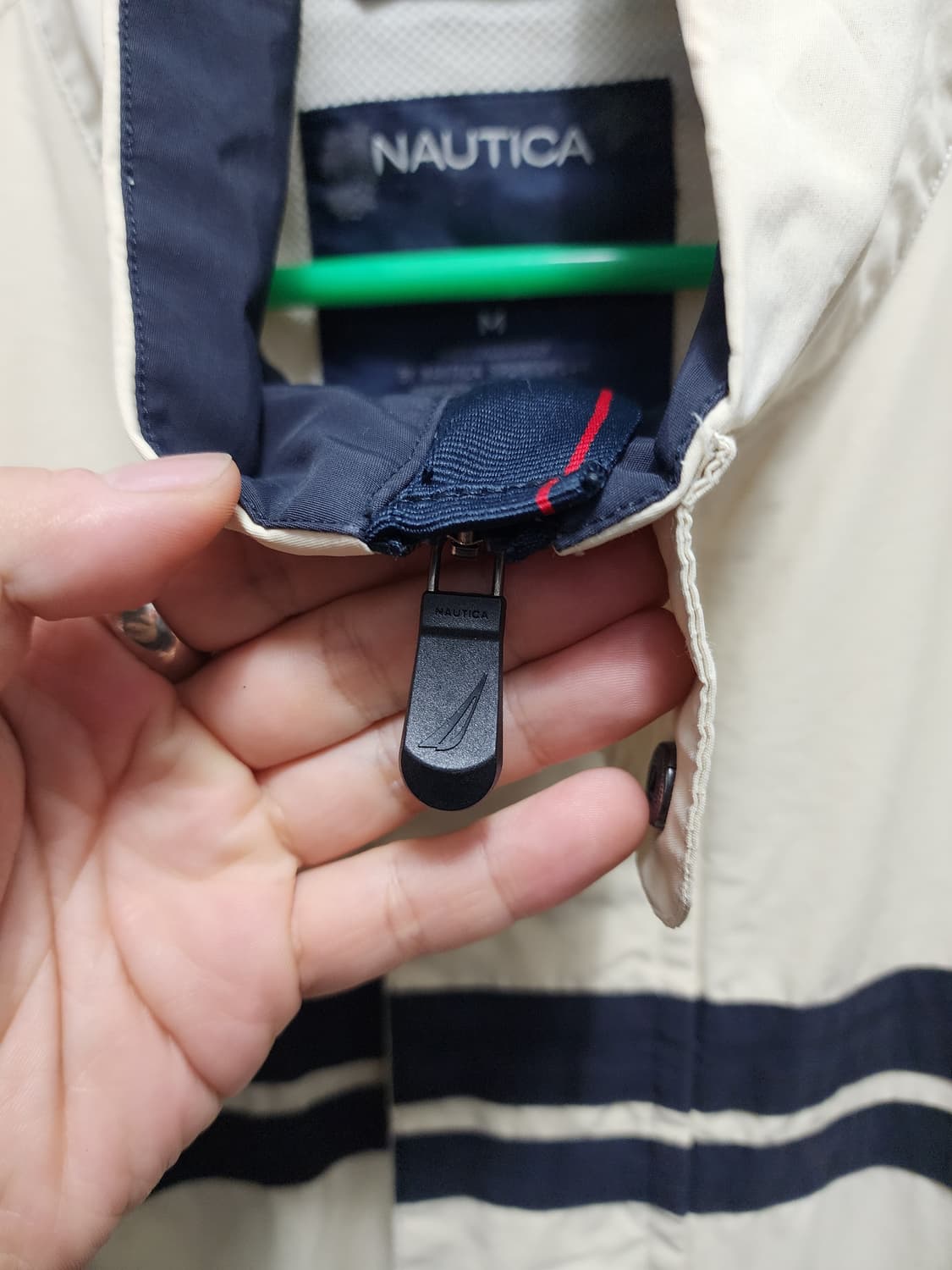 노티카 나우티카 아이보리색 완장로고 바람막이  상품이미지4