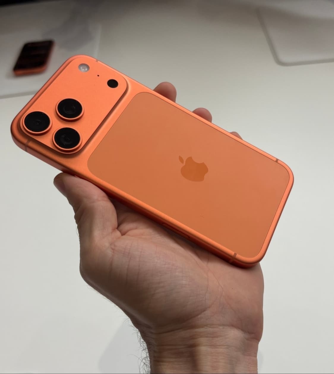 아이폰17프로 오렌지 배터리99 상품이미지1