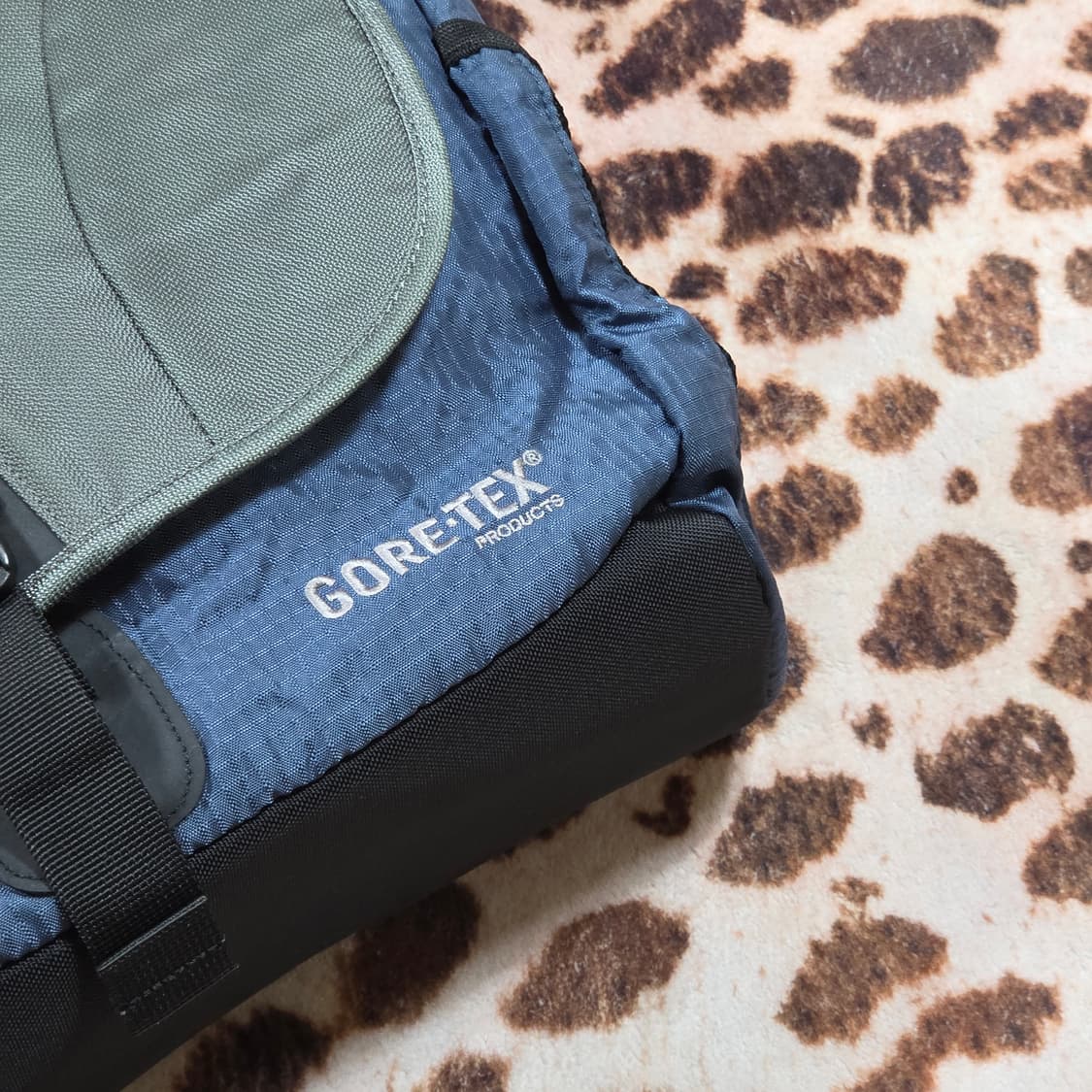 컬럼비아 고어택스 고프코어 크로스 메신저백 상품이미지4