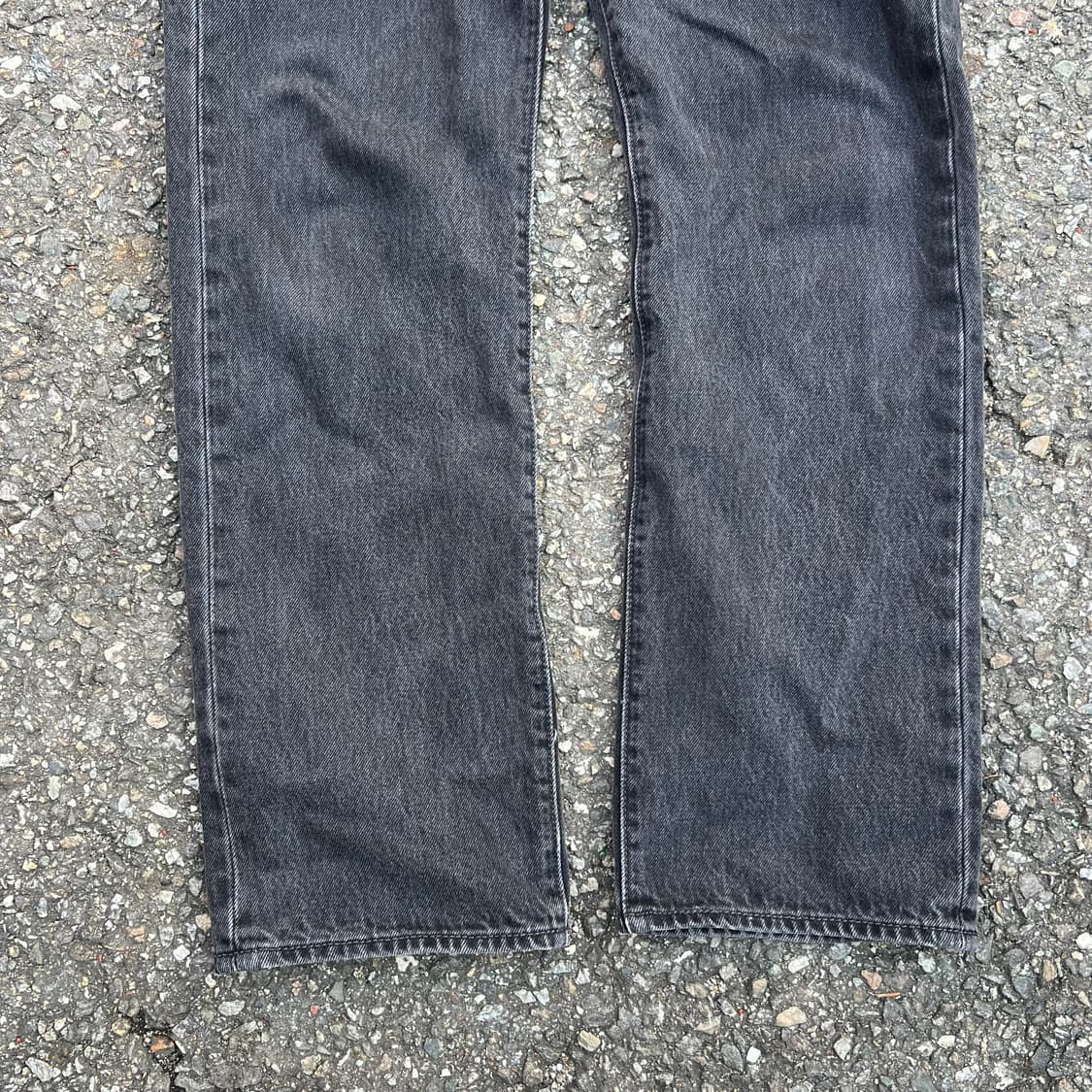 33  리바이스 501 블랙 데님 팬츠입니다 상품이미지6