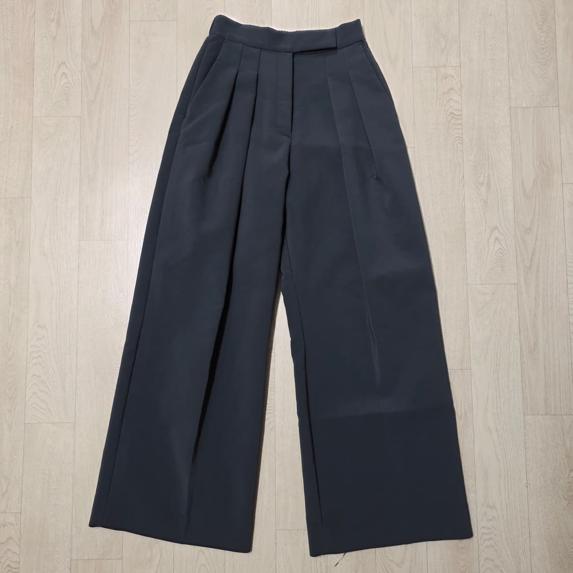 [0] 그라프페이퍼 트리플 클로즈 턱 팬츠 상품이미지3