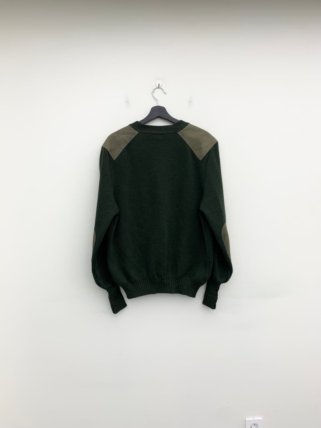 버버리 카키 그린 코만도 스웨이드 패치 가디건 상품이미지6