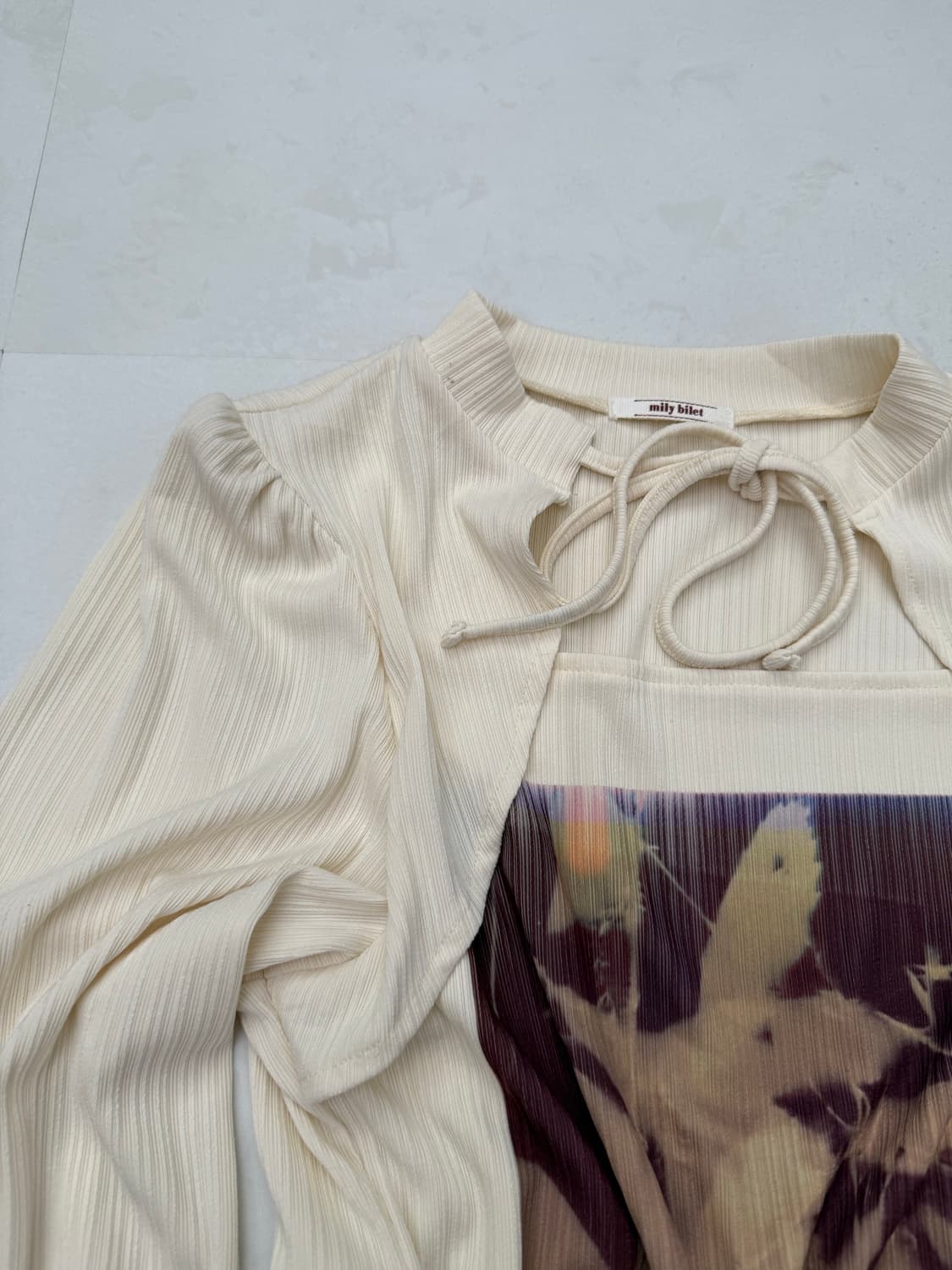 레이어드 리본 그래픽 탑  상품이미지4