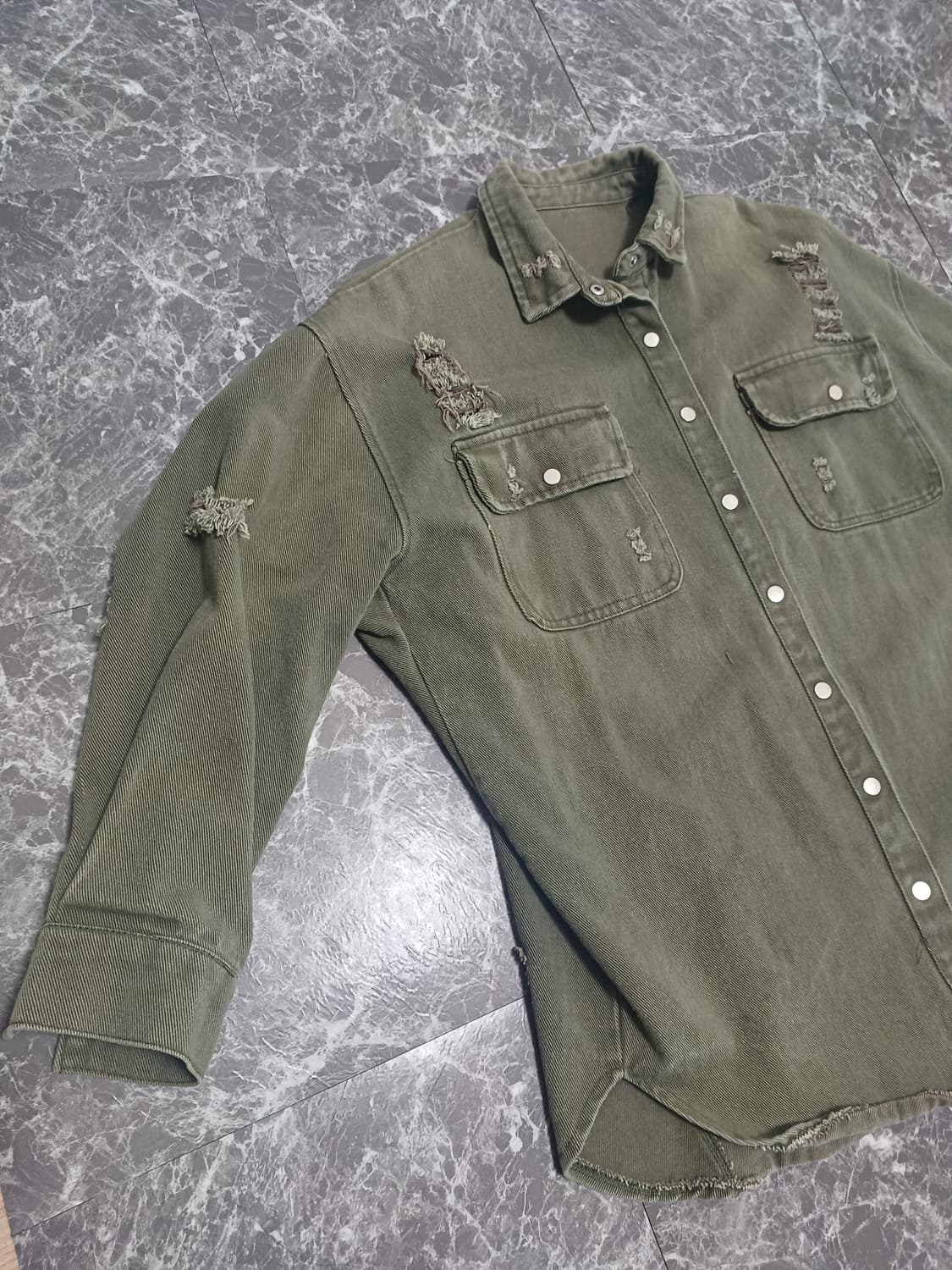 카키 워싱 디스트로이드 셔츠 자켓 
 상품이미지3