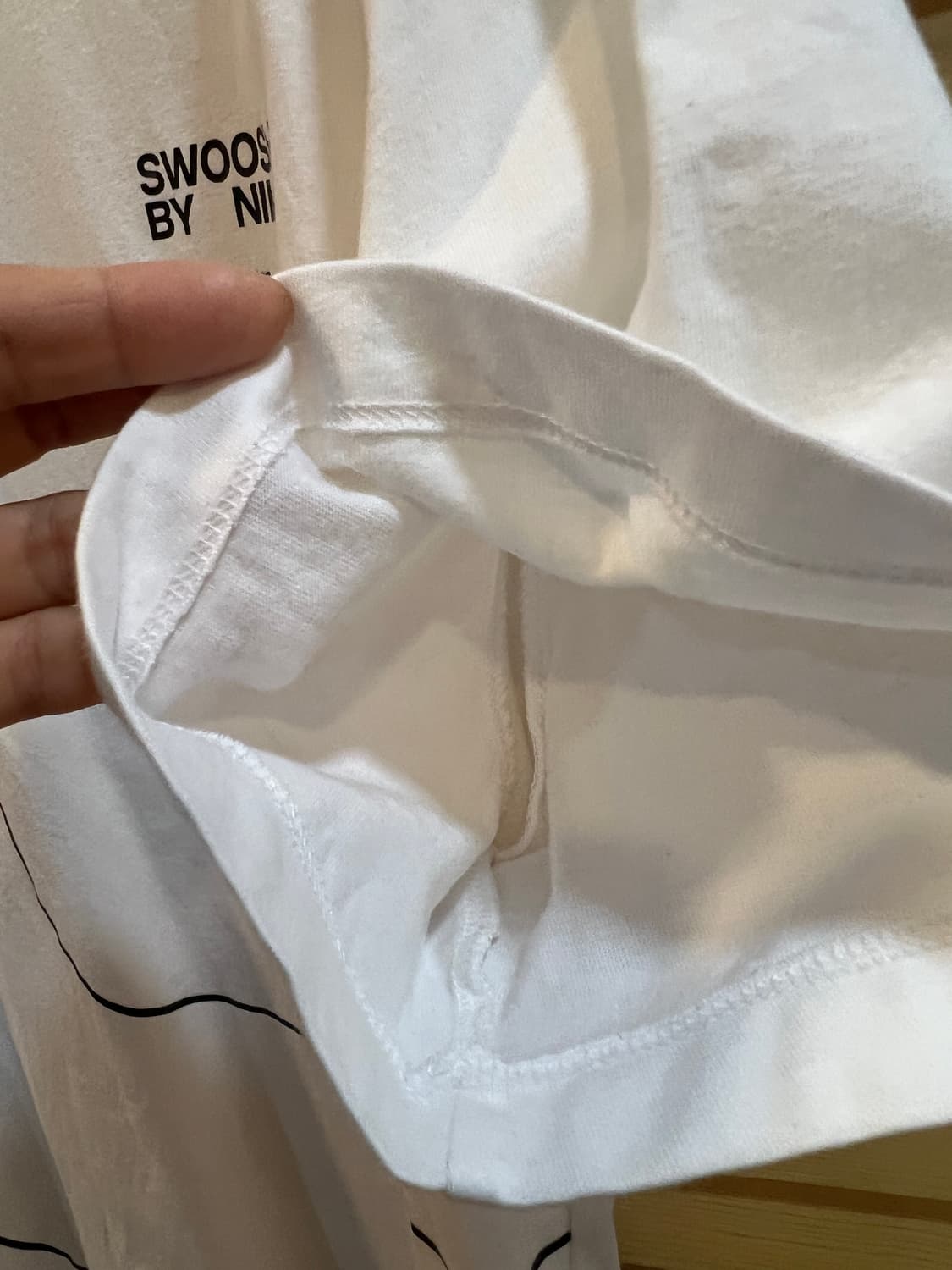 나이키 남성 화이트 스우시 반팔티셔츠 상품이미지4