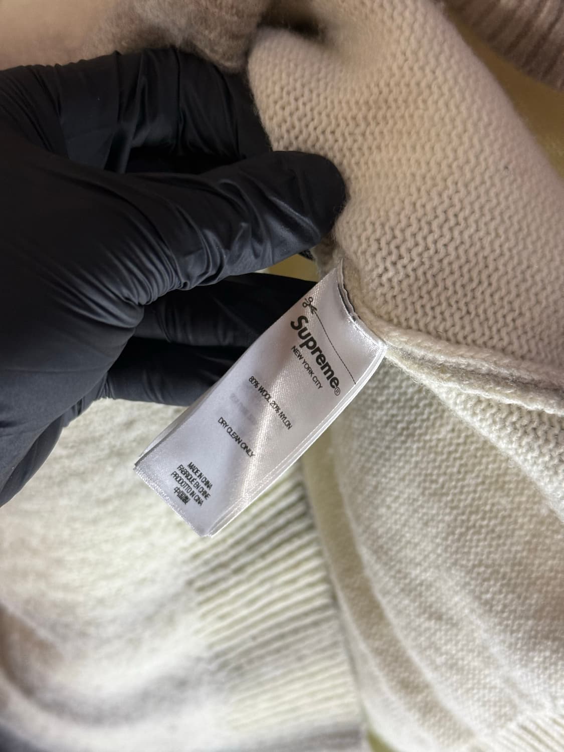 Supreme Blurred Logo Sweater Black 23FW 상품이미지4