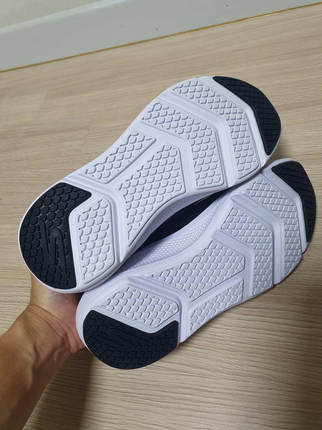 스케쳐스 울트라 고 블랙 슬립온 운동화 245 상품이미지8