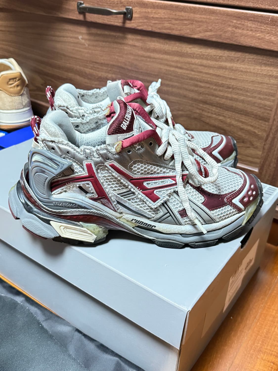 발렌시아가 뉴러너 39 그레이 버건디 상품이미지4