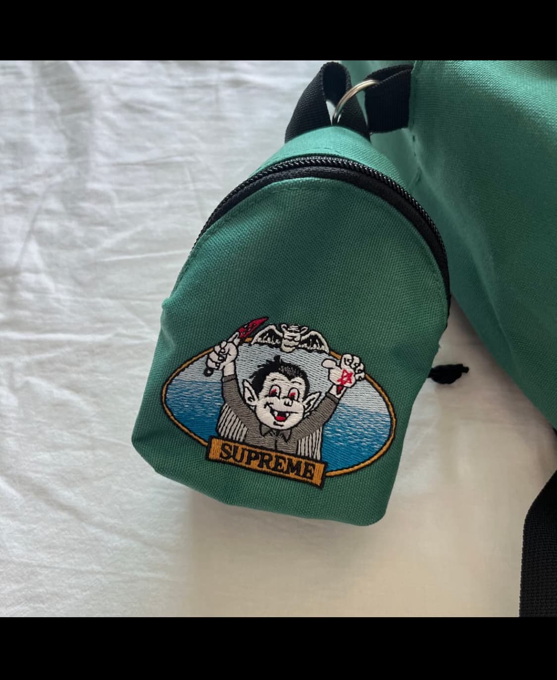 슈프림 21ss 뱀파이어 코듀라 백팩 그린 상품이미지4